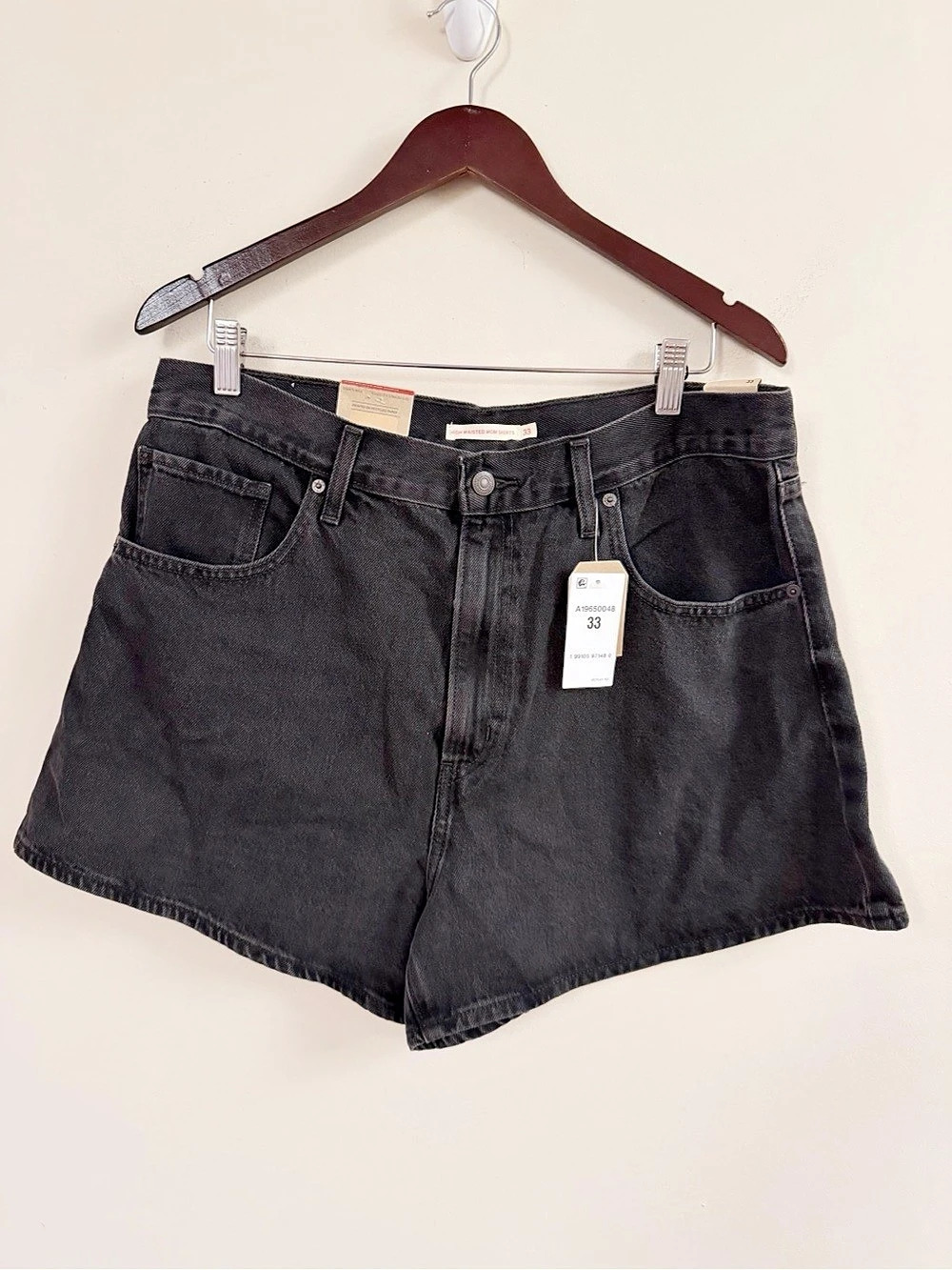 Levi's High Waisted Mom Shorts Denim Shorts Black Waist 33 NWT